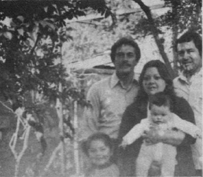 Julio Oliva junto a su familia